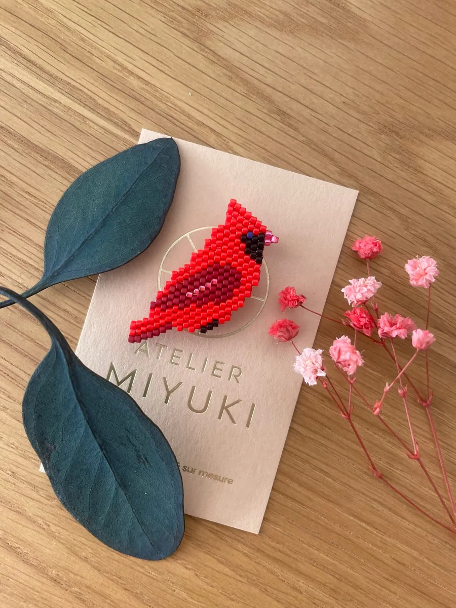 Broche Oiseau Cardinal Rouge — Atelier Miyuki