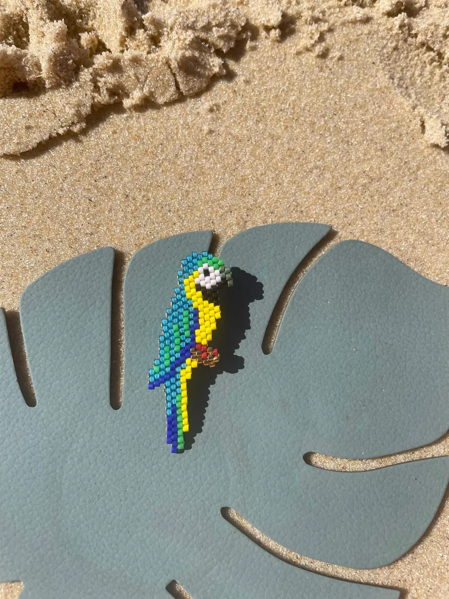 Broche Perroquet bleu oiseau — Atelier Miyuki